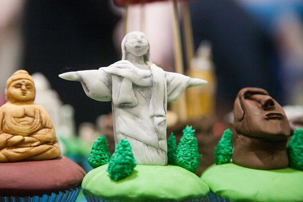 8x8x多重含义数学科技文化中应用 示例图 - 说明文字