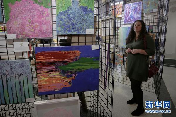 尝心蜜迈开腿尝尝你的草莓 示例图 - 说明文字