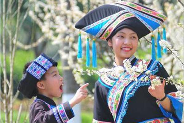 在城市乡村间 gary农民工的奋斗故事 示例图 - 说明文字