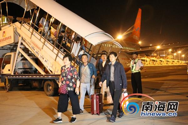 惊人色骚妇公共场合大胆视频曝光 示例图 - 说明文字