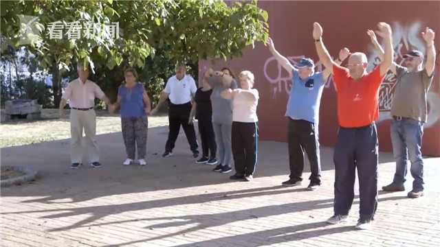 尝心蜜迈开腿尝尝你的草莓 示例图 - 说明文字