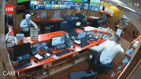 惊人色骚妇公共场合大胆视频曝光 示例图 - 说明文字