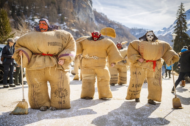 26uuu偷拍亚洲欧洲综合精彩镜头 示例图 - 说明文字