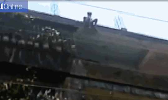 在城市乡村间 gary农民工的奋斗故事 示例图 - 说明文字