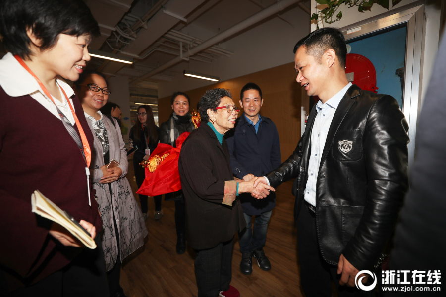 五情天综合基地揭秘幸福秘密 示例图 - 说明文字