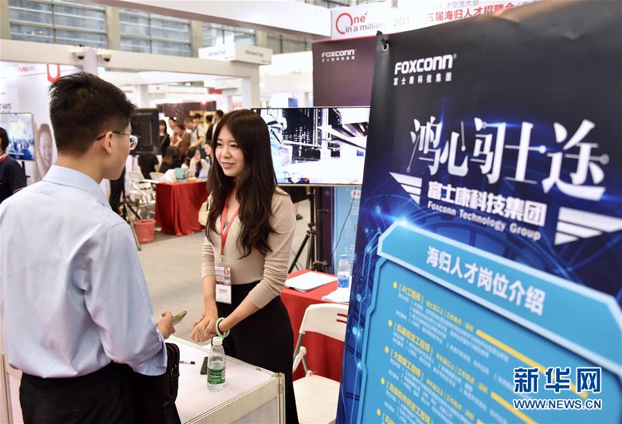 在城市乡村间 gary农民工的奋斗故事 示例图 - 说明文字