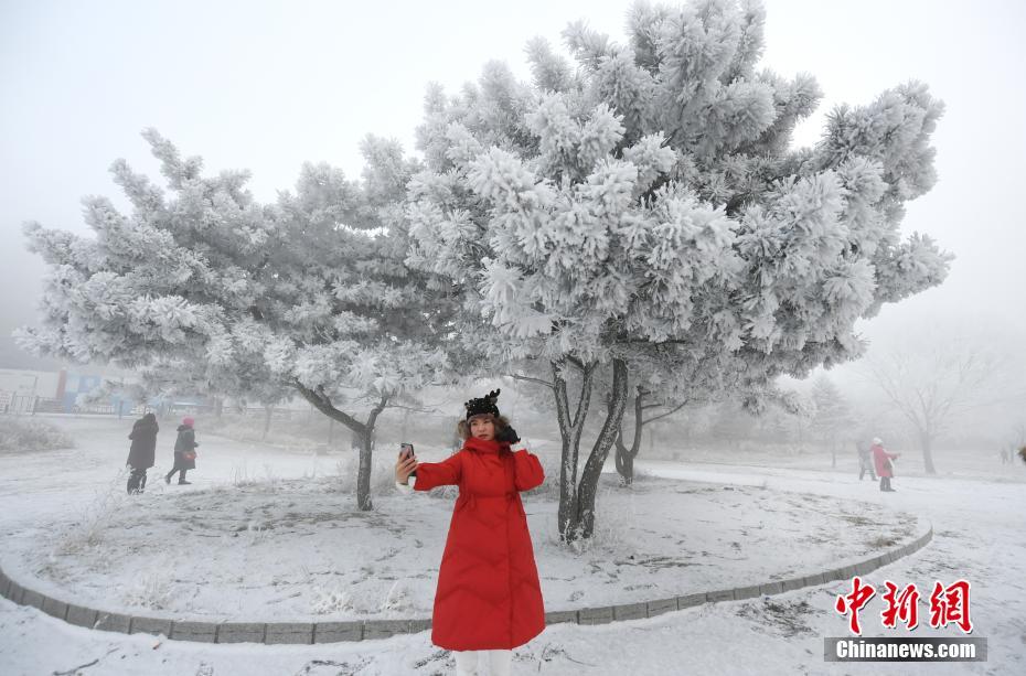 尝心蜜迈开腿尝尝你的草莓 示例图 - 说明文字