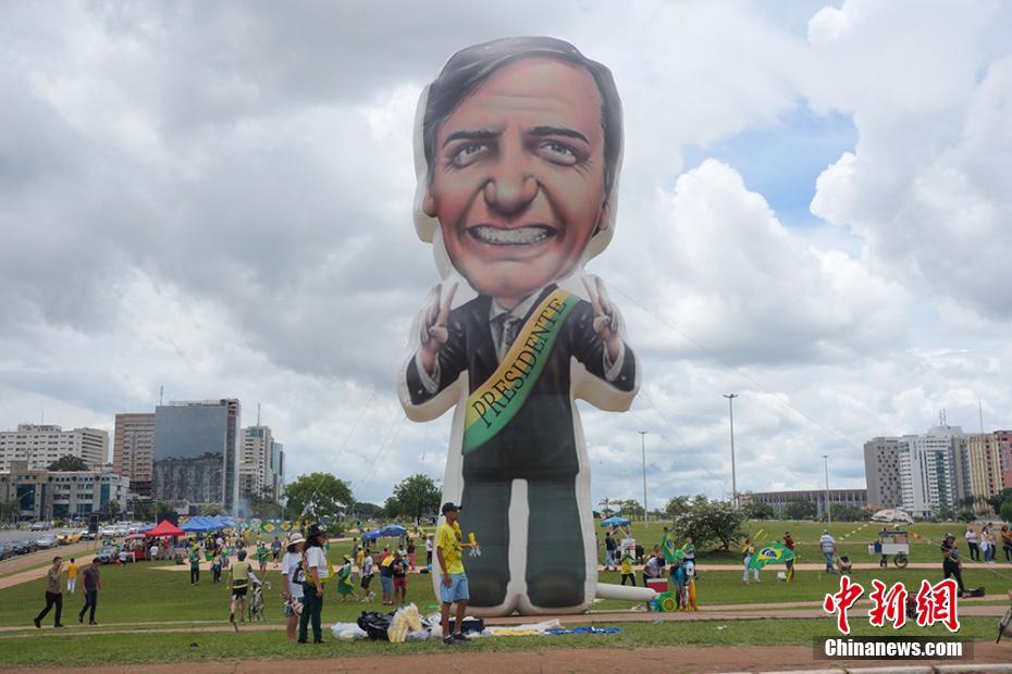 尝心蜜迈开腿尝尝你的草莓 示例图 - 说明文字