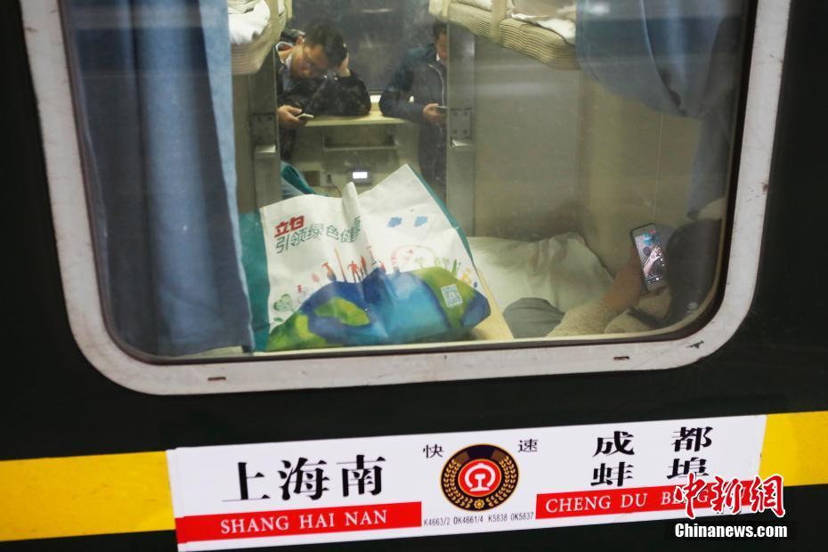 26uuu偷拍亚洲欧洲综合精彩镜头 示例图 - 说明文字