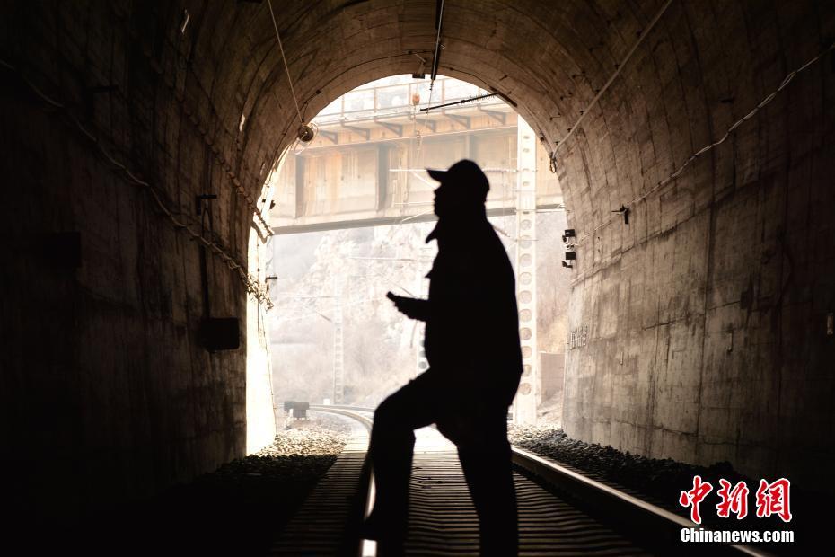 公司公厕小说免费阅读2025最新章节更新 示例图 - 说明文字