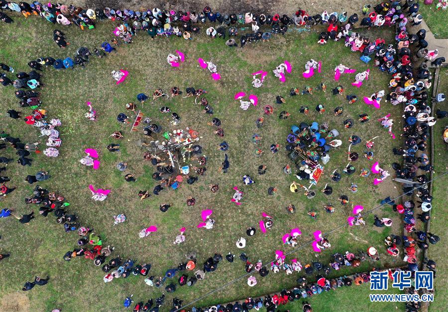 尝心蜜迈开腿尝尝你的草莓 示例图 - 说明文字