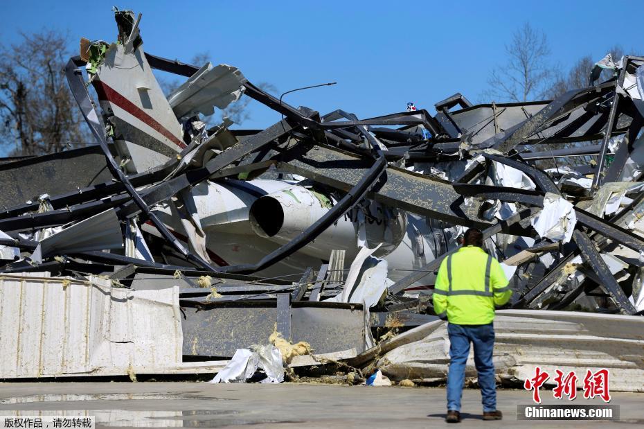 尝心蜜迈开腿尝尝你的草莓 示例图 - 说明文字